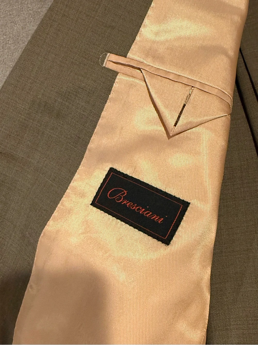 Men's Classic Two-Button Brown Suit super 150 40L NWOT